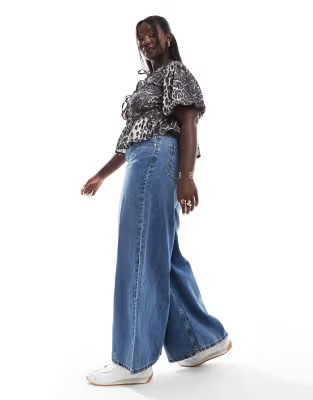 ASOS DESIGN Curve soft wide leg jeans in mid blue | ASOS (Global)