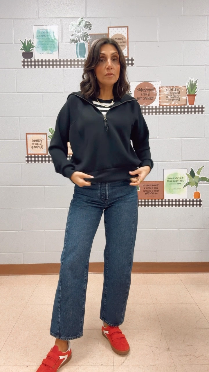 Madewell jeans are 25% off! 
Im in size 25
Small in tank 

#LTKSpringSale #LTKOver40 #LTKootd