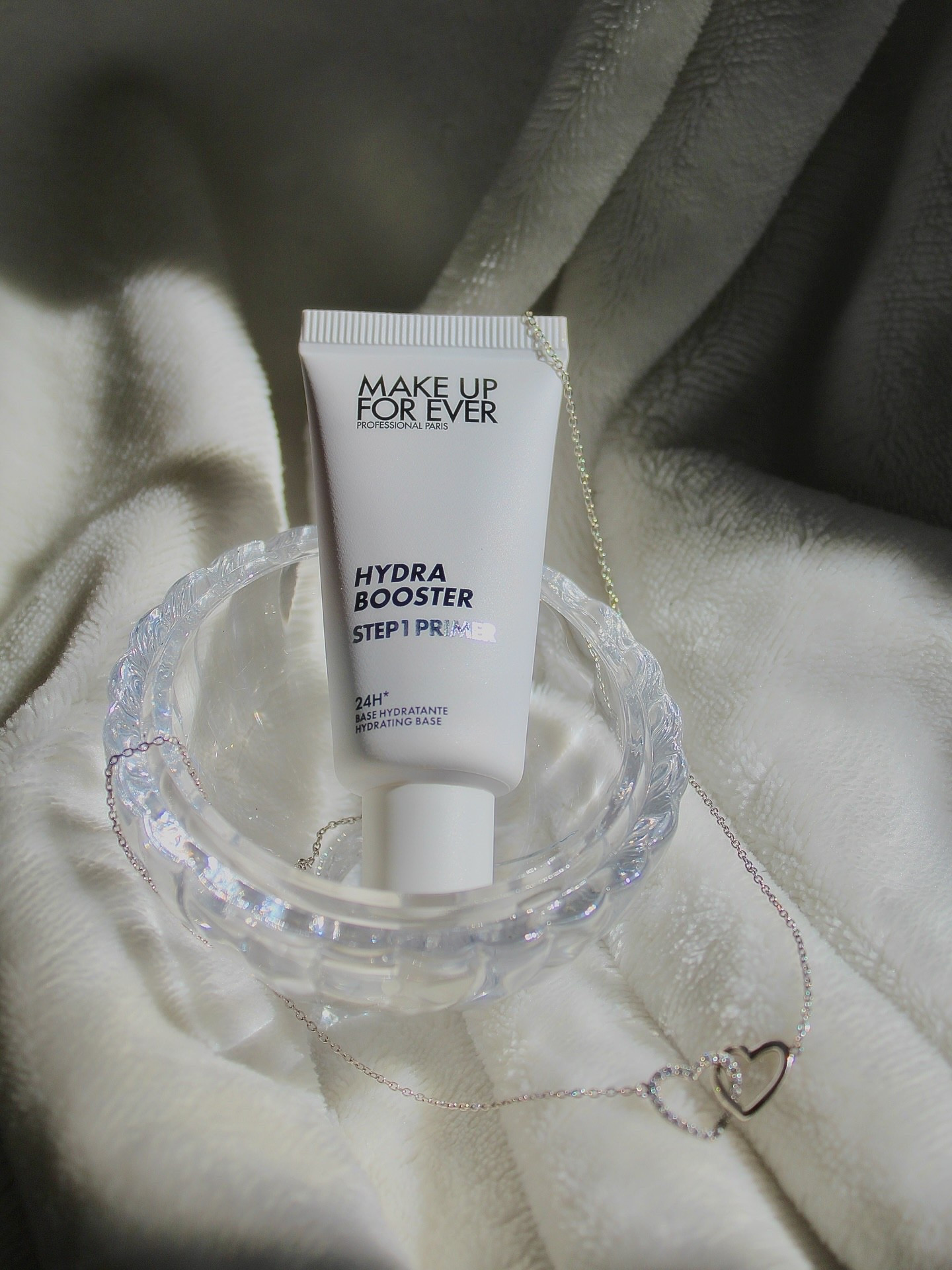 The ultimate drink of water for your skin💧

 MAKEUP FOREVER STEP 1 Primer Hydra Booster gives you 24HR hydration & a luminous, plumped base for the most comfortable makeup wear 🤍 

@makeupforever 

#MAKEUPFOREVER #hydrabooster #primer #hydratingskincare #basemakeup #makeuptips #trendingmakeup #luminousfinish #glowingskin #beautyugc #ａｅｓｔｈｅｔｉｃ #productphotography  #beauty