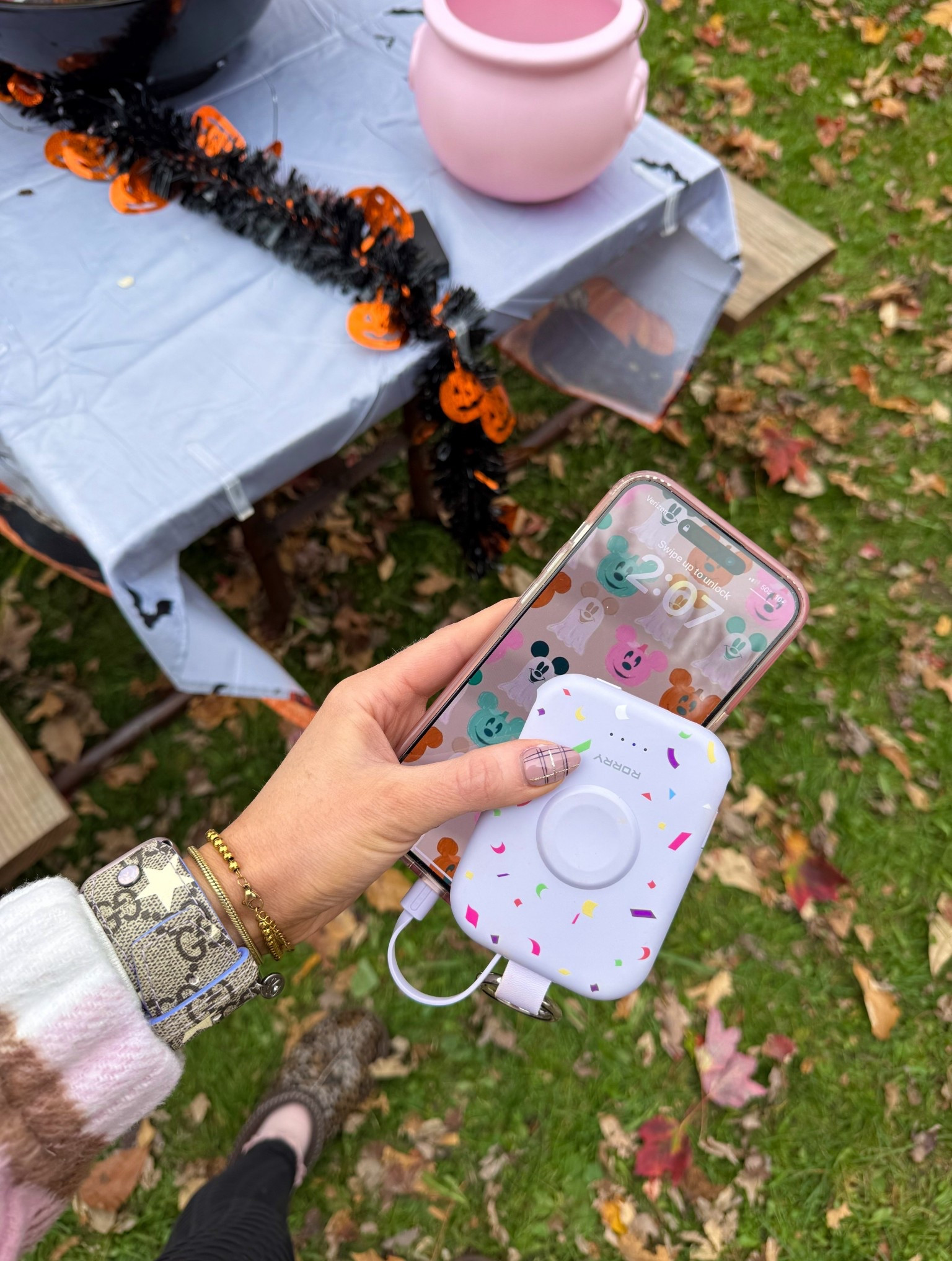 Portable iPhone and Apple Watch travel charger 🩶

#LTKTravel #LTKHome #LTKFamily