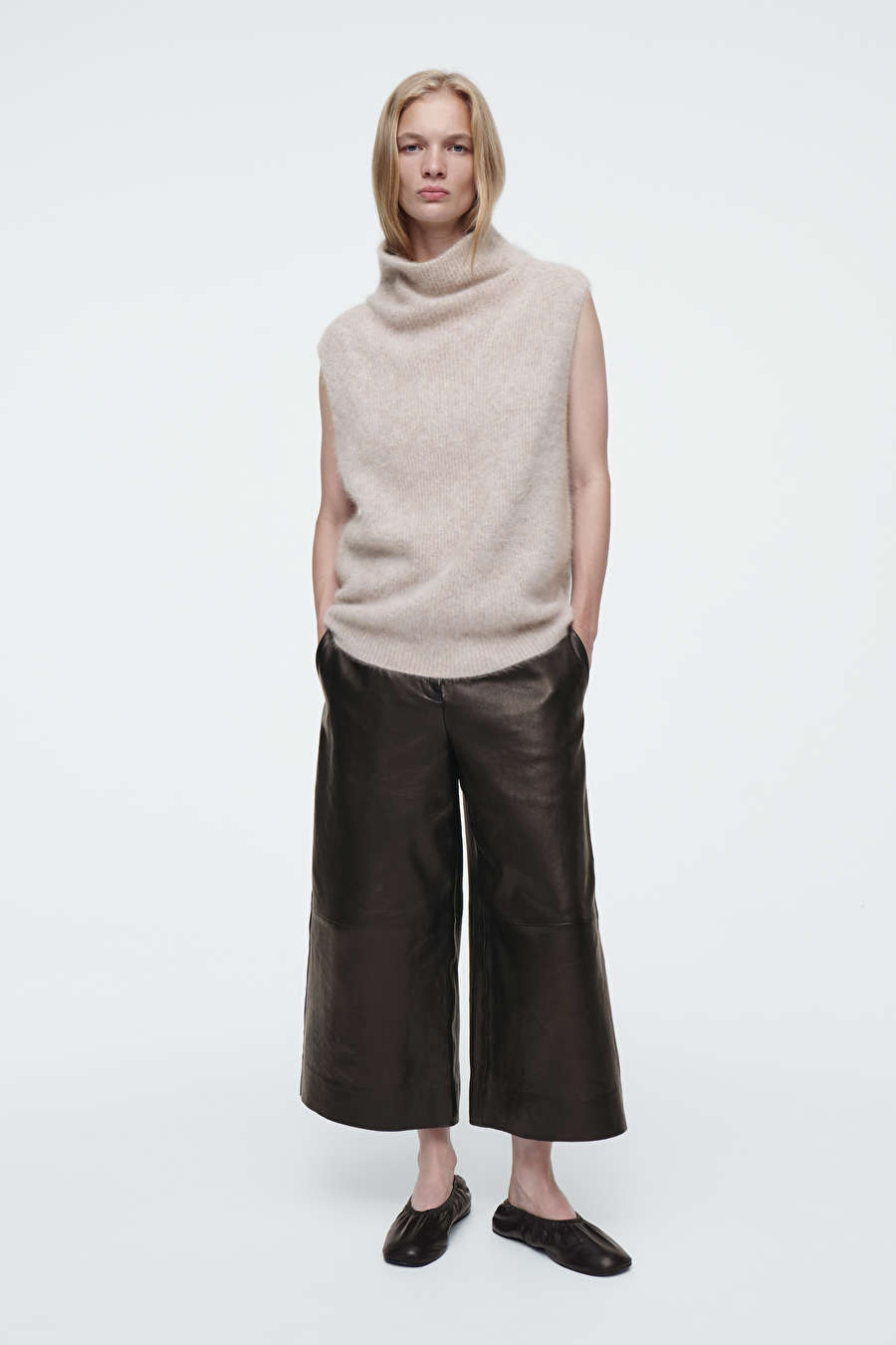 THE FUNNEL-NECK BRUSHED-CASHMERE VEST | COS (EU)