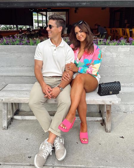 Summer outfit inspo!

White shorts, pink heels, floral top