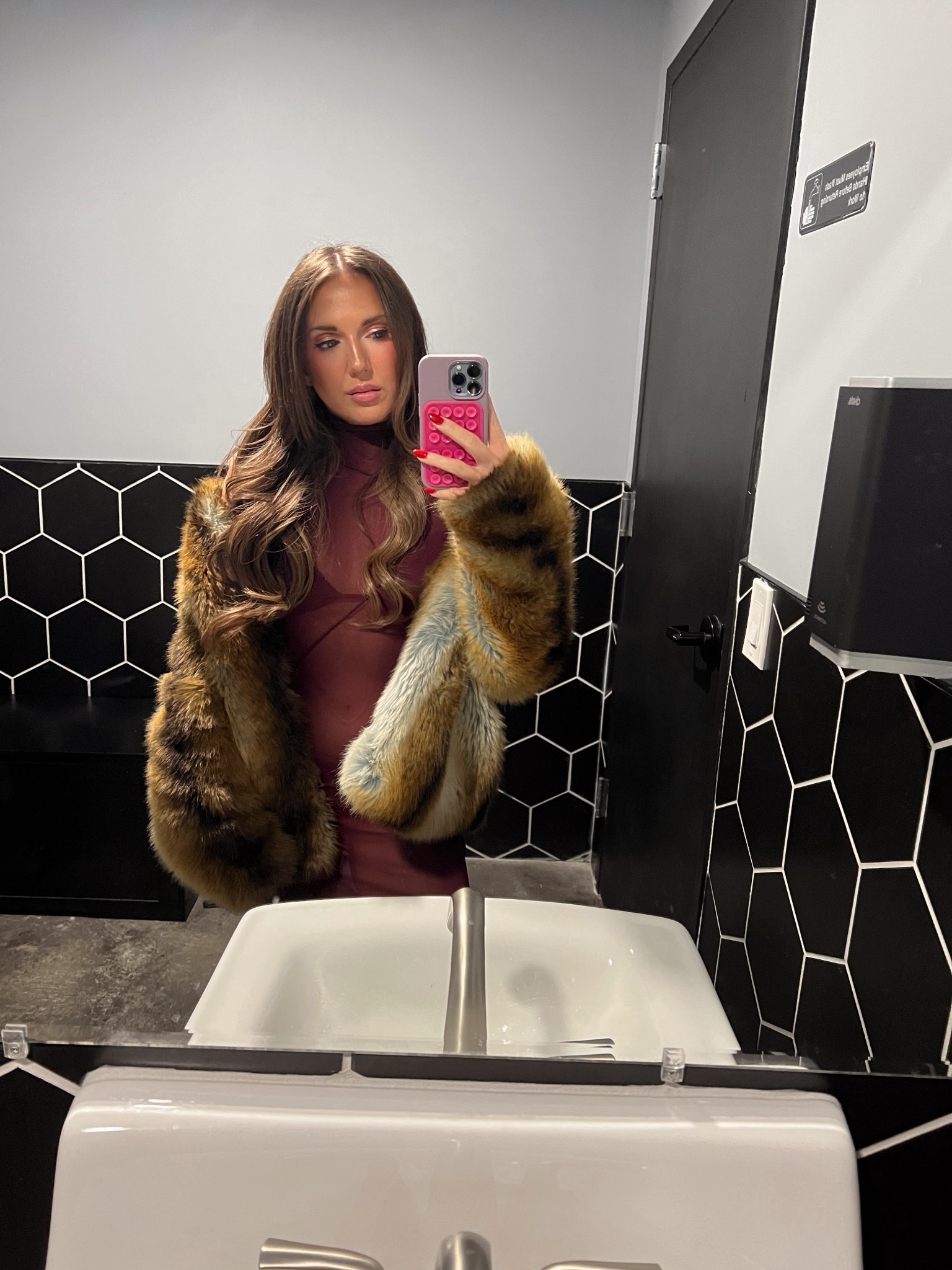 So obsessed with this sheer burgundy dress for a date night!

#LTKHoliday #LTKootd