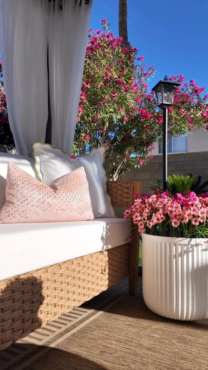 La mujer que tiene una casa bonita no siempre es porque tiene la casa perfecta… ✨ es porque entendió que su hogar es su lugar seguro 🤍
Ese espacio donde puede respirar, recargar energía y volver a empezar cada día.

Últimamente disfruto más estos pequeños momentos de mi rutina… porque al final, romantizar tu hogar también es una forma de cuidarte 🕯️🏡

🎙️audio inspiración @daniel.duenas.z 🙌 

#homereset #dailyreset #cozyhome #homeroutine #cleanwithme