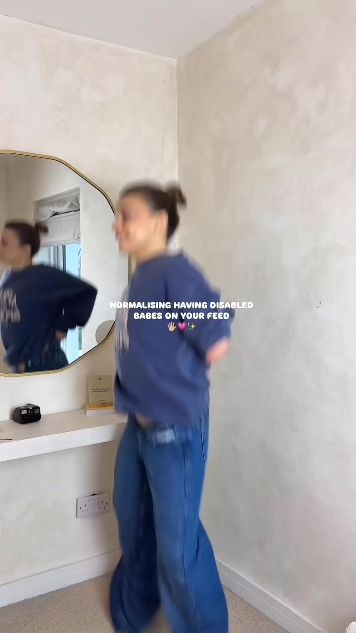 If it’s not denim, I’m not going out 🫶🏻

Sweatshirt: @anthropologie
Jeans: @nobodyschild
Denim top: @asos
Boots: @asos
Earrings: @edbladofficial

#disabledfashion #ootd #denimskirt #onehand #doubledenim #limbdifference #autumnfashion #asos #winterfashion #nobodyschild 

 