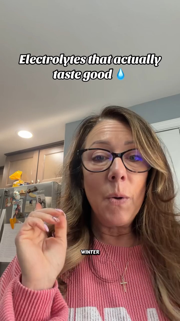 HydroBelle electrolyte drink mix provides clean hydration with balanced minerals and coconut water powder — without sugar or artificial ingredients. Great for workouts, travel, hot weather, or daily wellness.#HydroBelle #Electrolytes #HydrationRoutine #WellnessOver50 #HealthyHabits