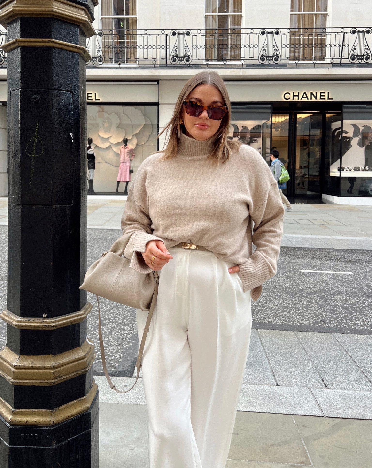 Lilysilk, Amazon fashion, Polene, Ugg, Nasty gal, Charles & keith, white trousers, oversized jumper, Polene handbag, transitional style, autumn outfit, autumn wardrobe, autumn style, transitional outfit, autumn outfit ideas, style inspiration

#LTKstyletip #LTKeurope #LTKSeasonal