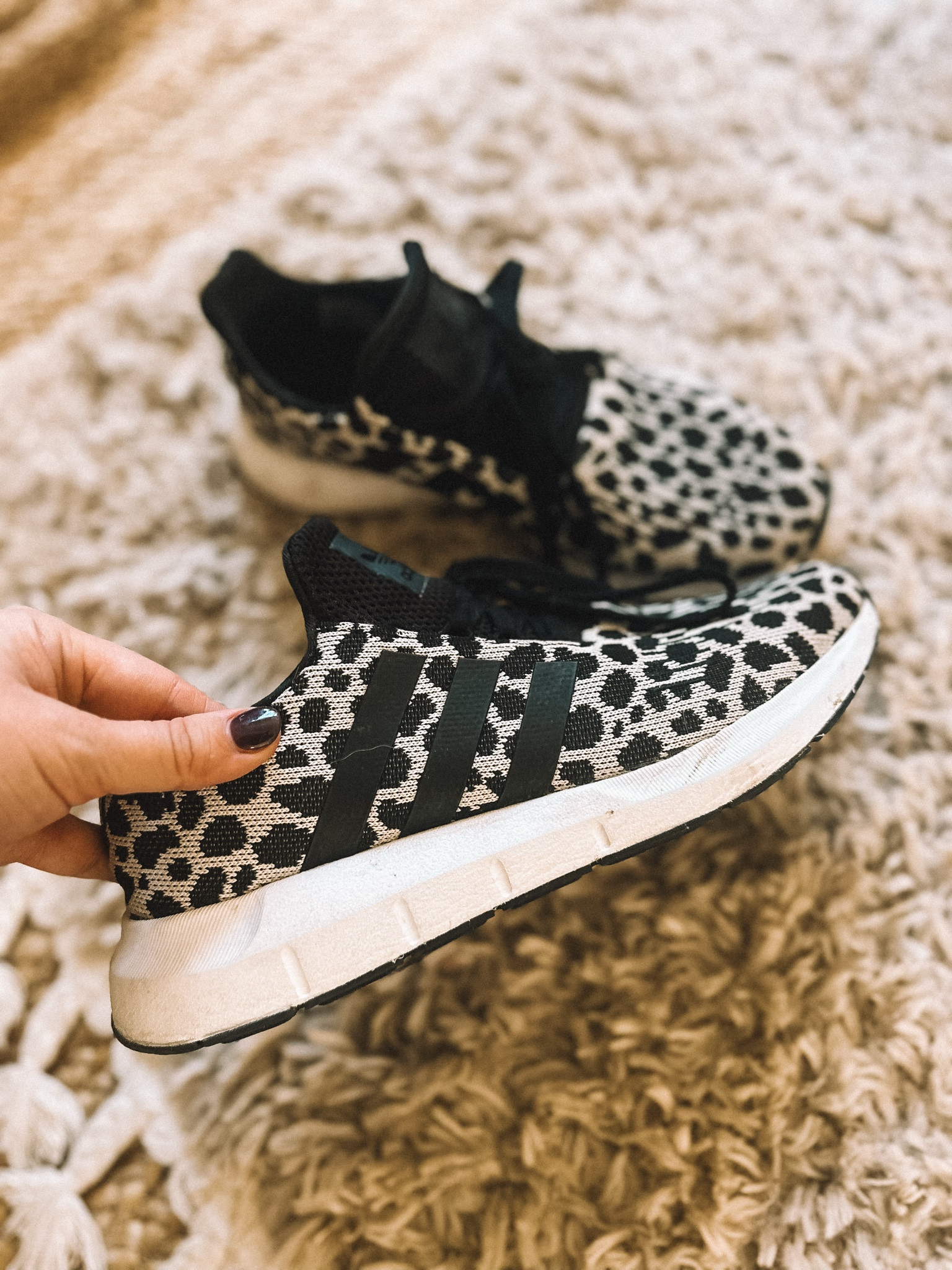 Adidas tennis shoes athleisure women’s shoes

#LTKShoeCrush #LTKFindsUnder100 #LTKActive