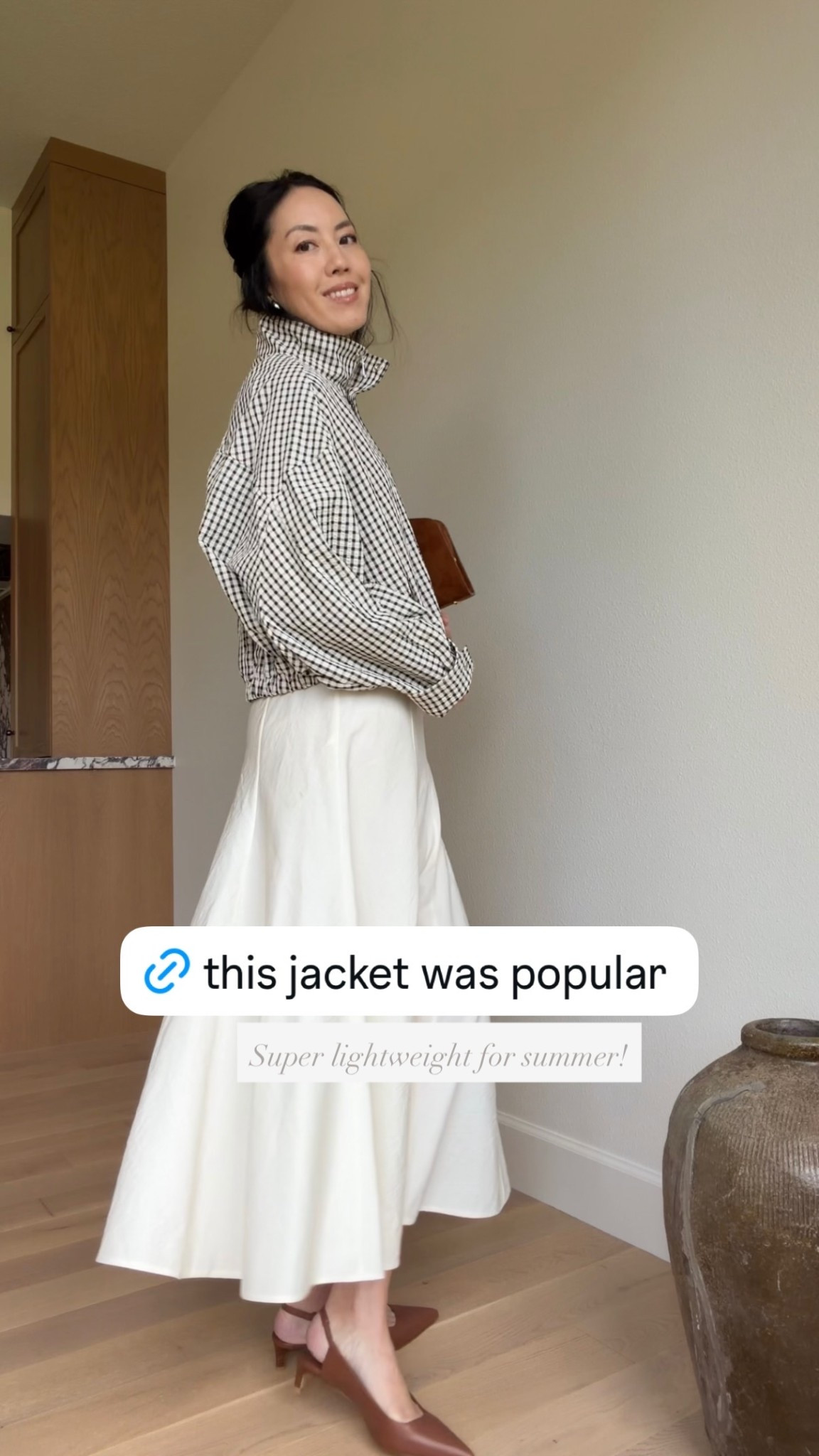It’s officially skirt season: I’m pulling out all of my lightweight, airy summer skirts and they’re going to be on repeat. Oh and PS: designer sales have started! My skirt is on super sale right now.

#summersale
#summeroutfit
#ootd
#summerstyle
#summerskirt