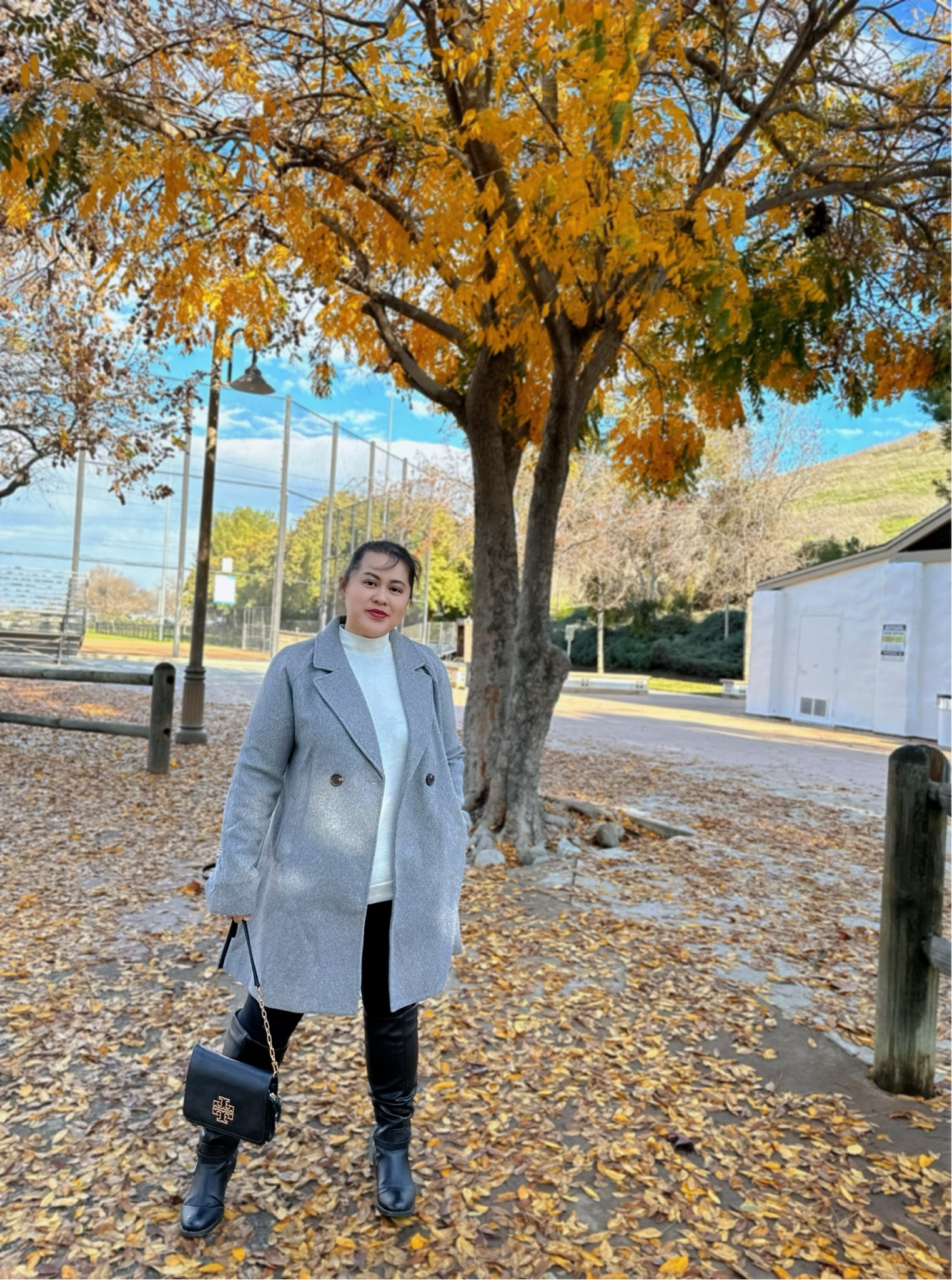 My favorite winter look when going outdoor with this Grey Coat double breasted soft coat ❄️ 

#LTKSeasonal #LTKFind #LTKunder100