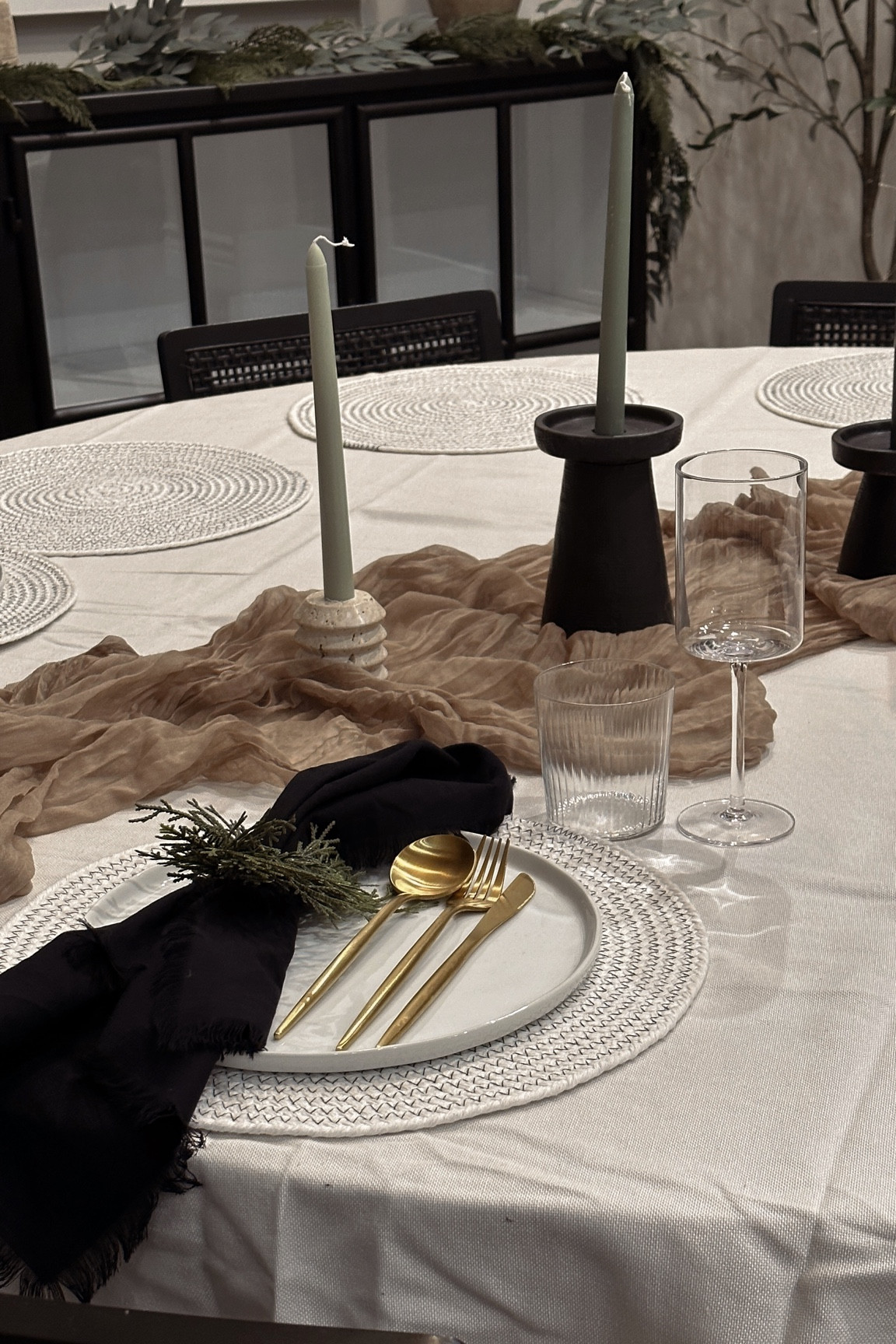 Holiday tablescape idea from Amazon 