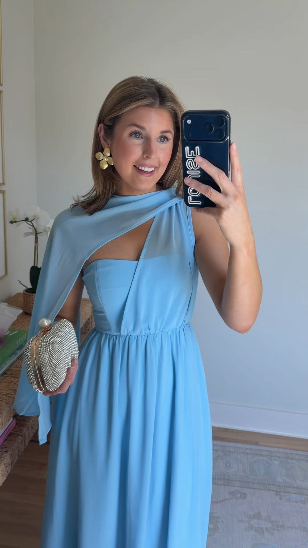 Blue wedding guest dress for spring and summer! Wearing a 4