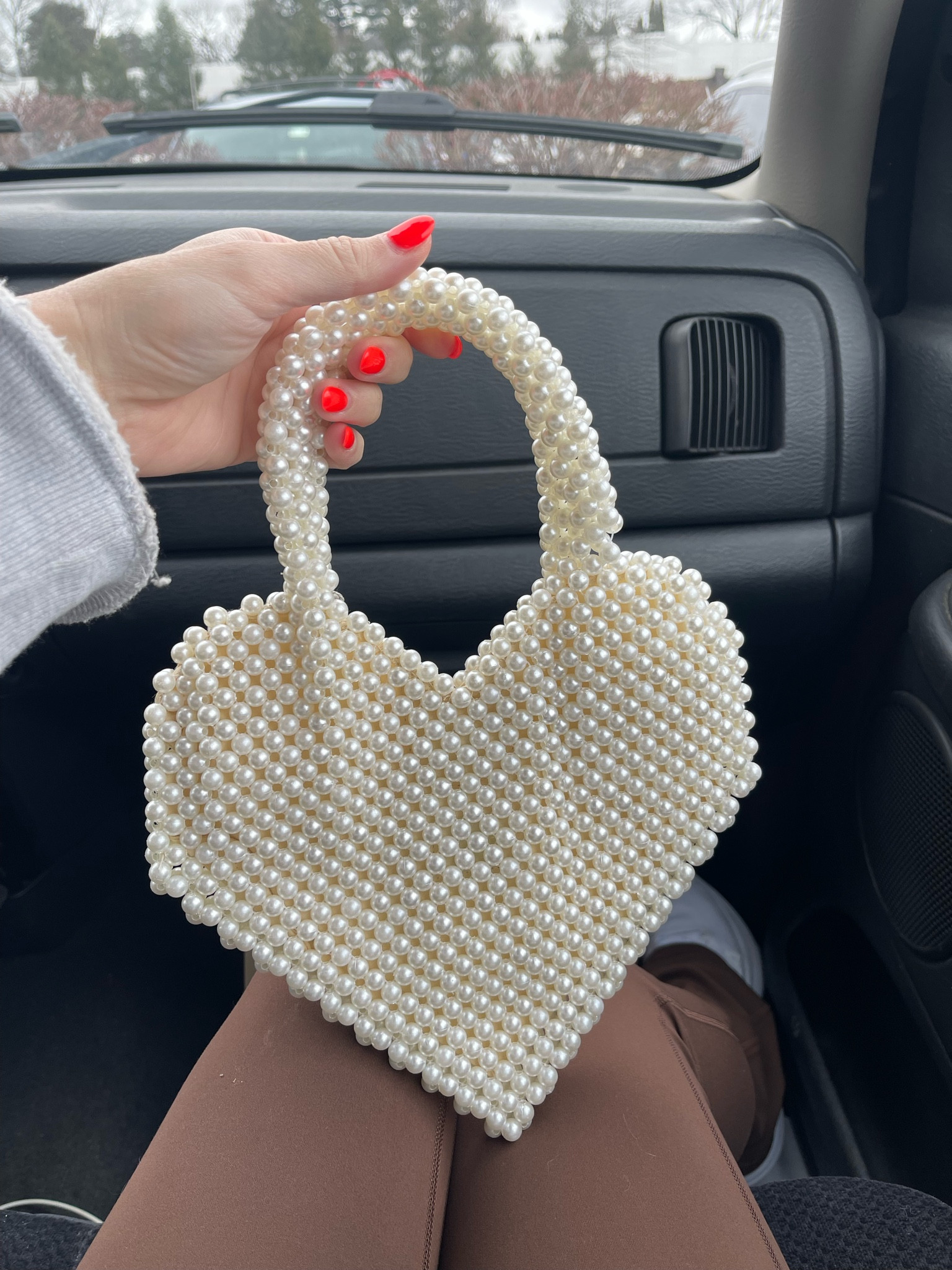 The cutest little bag!! So bridal 🪩🫶🏻🩷✨ #bride #bridalaccessories #bridal