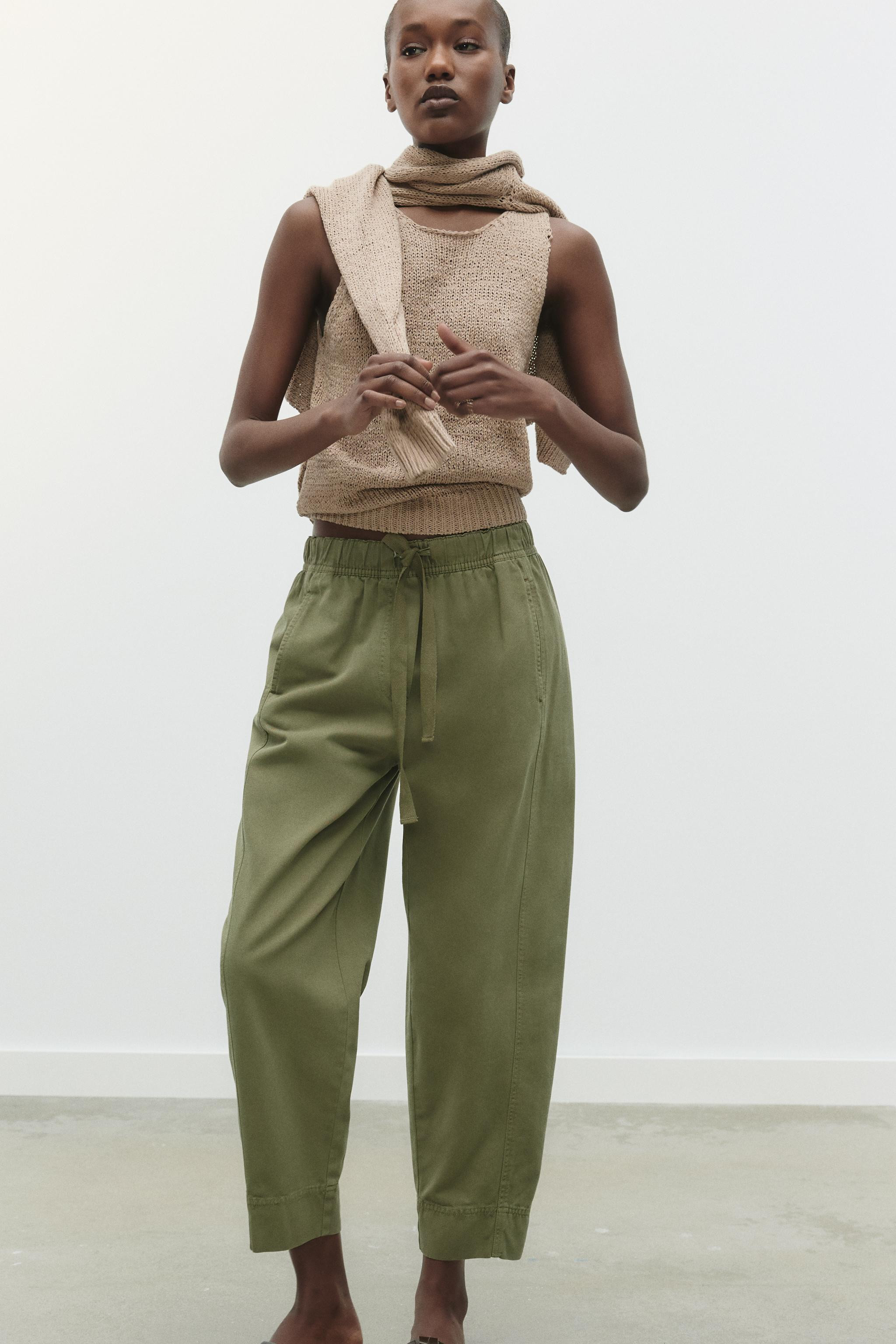 High-waist trousers with an adjustable elastic waistband. Front pockets and back patch pockets. S... | Zara UK