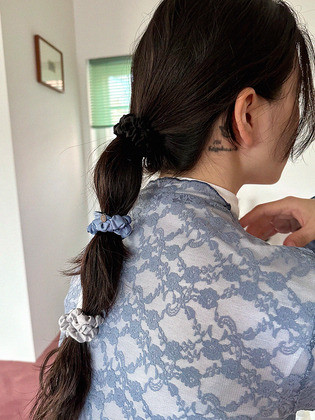 [1+1] mini satin scrunchie - 4color | (주)더블유컨셉코리아/W Concept(KR)