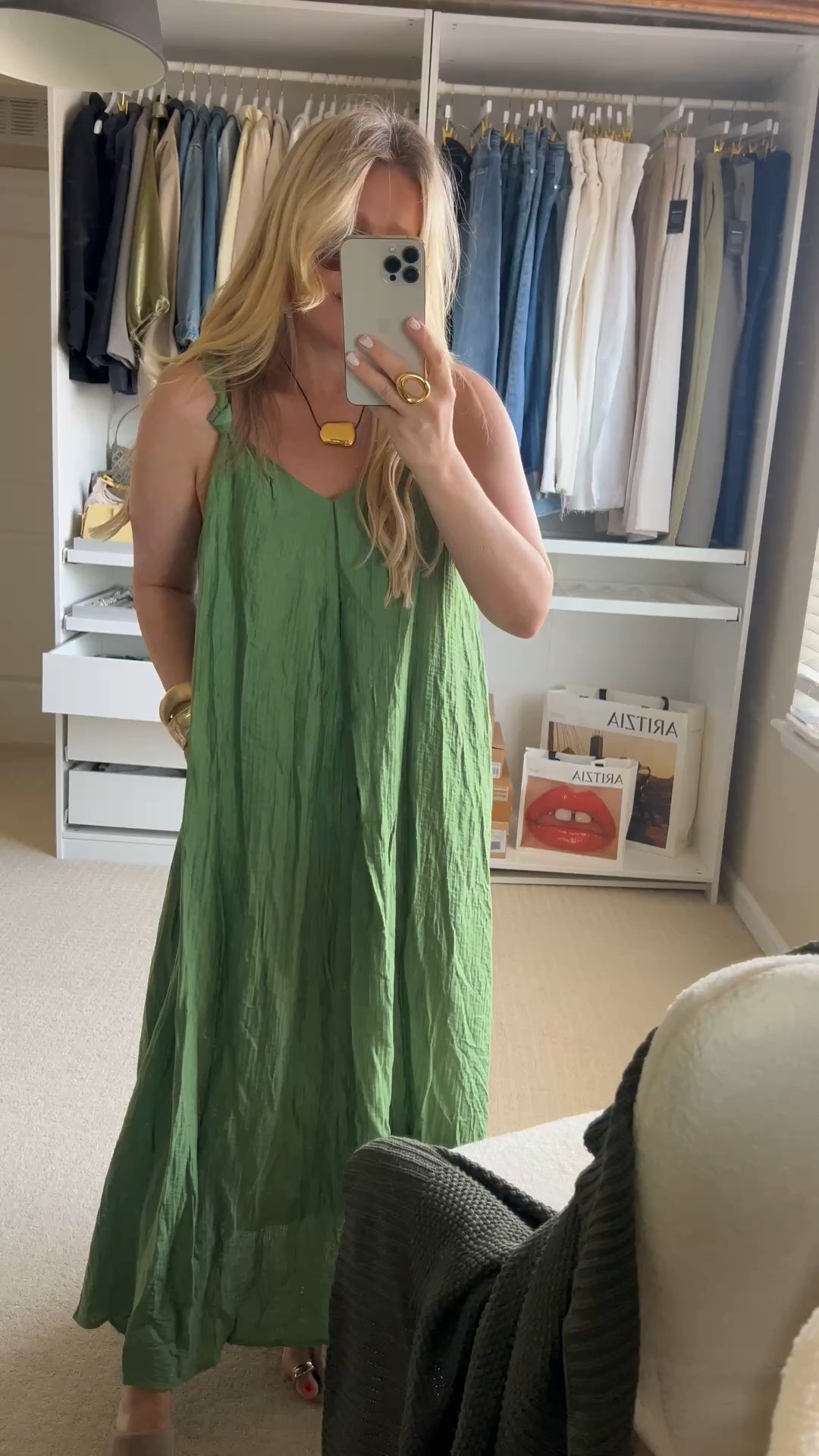  ✨Tap the bell and ❤️ for over 40 fashion, midlife style, midsize fashion and luxury looks for less. 

These Nordstrom finds are giving resort-ready vibes—but trust, I wear them anytime.
From vacation dinners to weekend errands, these pieces do it all—and make it look effortless. ✨

🖤 Olive smocked skirt + black tank = chic + comfy
💚 That wrap dress? Elegant enough for a dinner, easy enough for brunch
🤍 Navy cardi + linen pants = timeless layers you’ll reach for on repeat
💃 Textured maxi that feels like sunshine in a dress

These are the pieces I’ll be living in all spring + summer.

Which one’s your favorite?


#NordstromStyle #ResortWearEverywhere #SpringStyleEdit #MidlifeFashion #MidsizeStyle #TravelReadyLooks #Over40Style #EverydayChic #WearItAgainAndAgain










#LTKMidsize #LTKWatchNow #LTKOver40