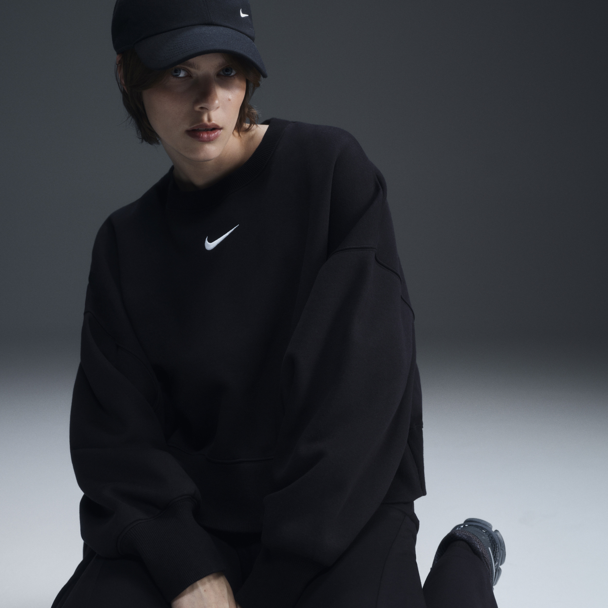Women's Nike Sportswear Phoenix Fleece Over-Oversized Crew-Neck Sweatshirt in Black | DQ5761-010 | Nike (US)