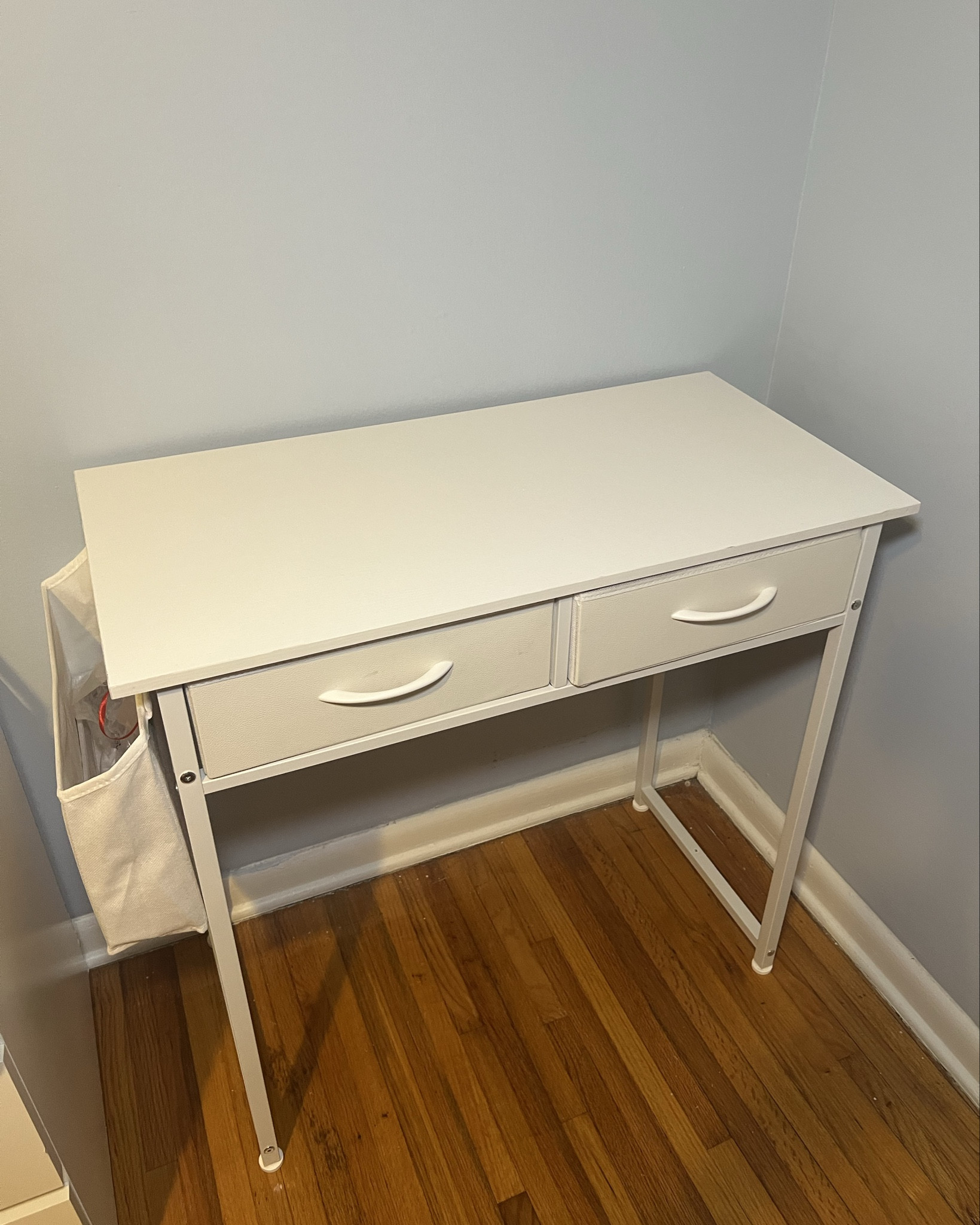 Escritorio de 32 pulgadas de largo y 30.6 pulgadas de alto💖 perfecto para comenzar una pequeña oficina en casa!! 


#LTKHome