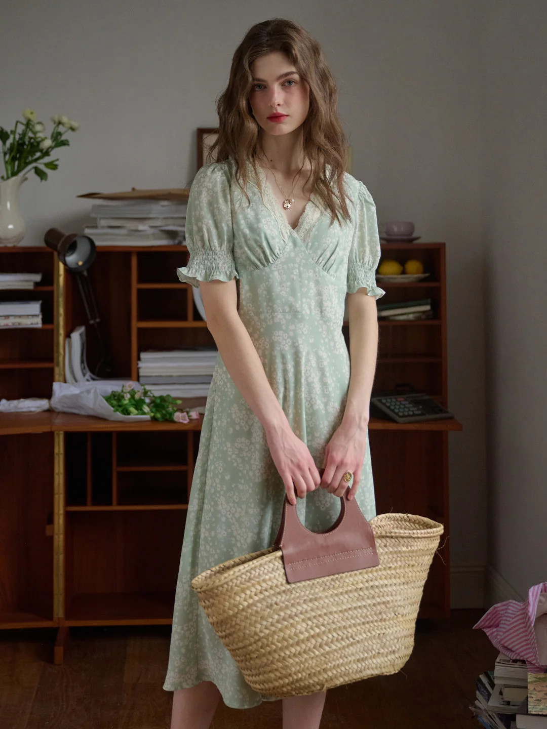 【Final Sale】Stormi Charming V-neck Lace Trimmed Floral Print Dress | SimpleRetro