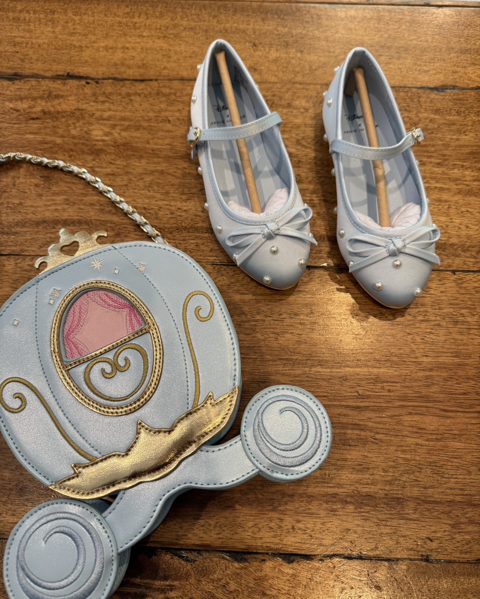 London wants to be Cinderella for Halloween this year (again). These are the cutest accessories we’ve added to her costume! Get the full look below! 