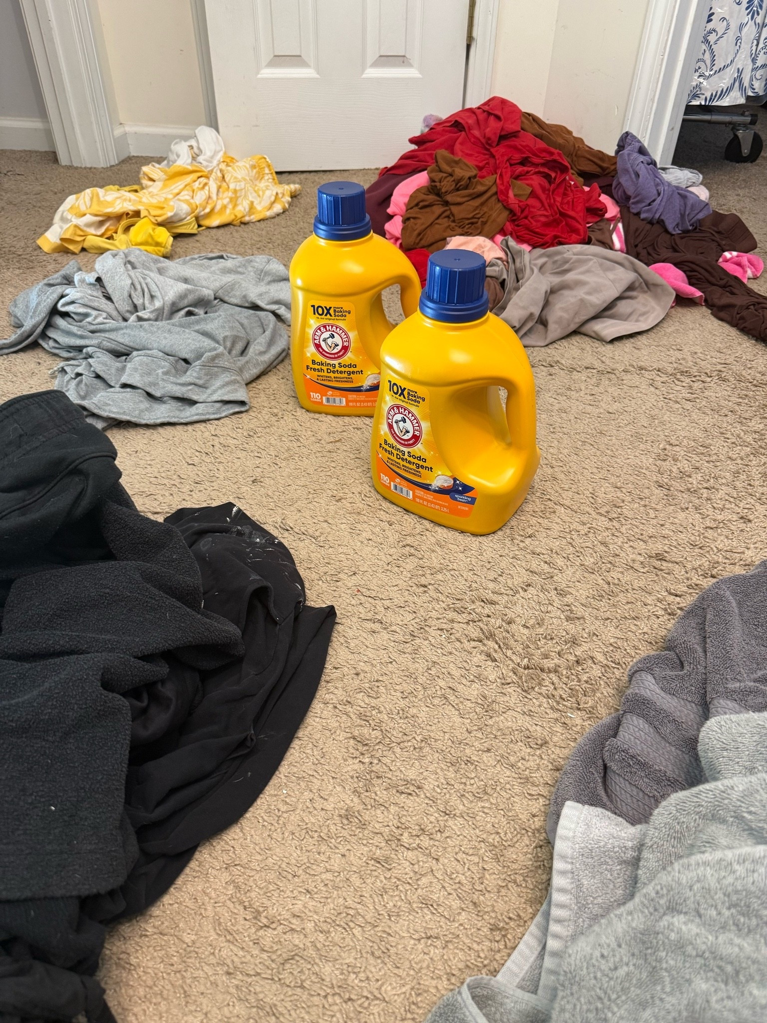 If you cut your own grass, work in the yard, hit the gym, run 5Ks, or simply survive these Georgia summers, then you already know your clothes can get a little… funky. 😅

I’ve tried a lot of detergents, but I keep reaching for Arm & Hammer because it helps tackle odors, gets my workout clothes and yard-work gear smelling fresh again, and keeps my clothes looking good wash after wash.

Whether it’s sweat, dirt, or everyday life, this is one of those household staples I always keep stocked. Linking my favorites because clean clothes should actually smell clean. 🧺✨

#LTKHome #LaundryDay #ArmAndHammer #CleanHome #WorkoutEssentials #HomeFavorites #LTKFinds #EverydayEssentials

#LTKdayinmylife #LTKHome #LTKmomlife
