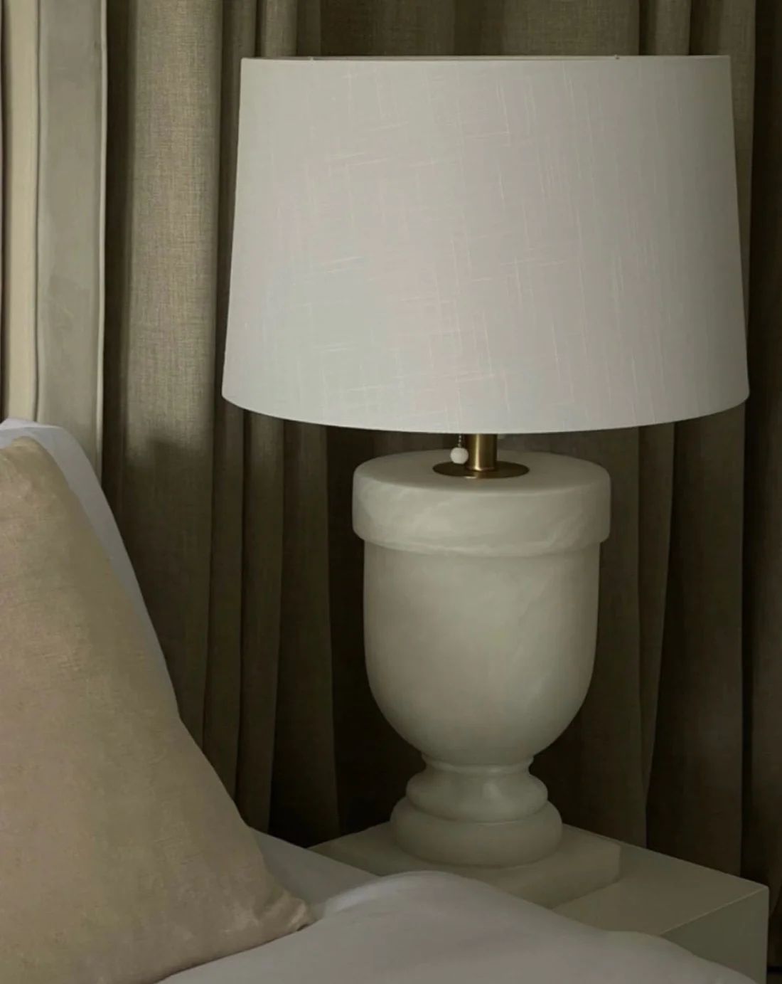 CARNEGIE TABLE LAMP | Off-White Palette