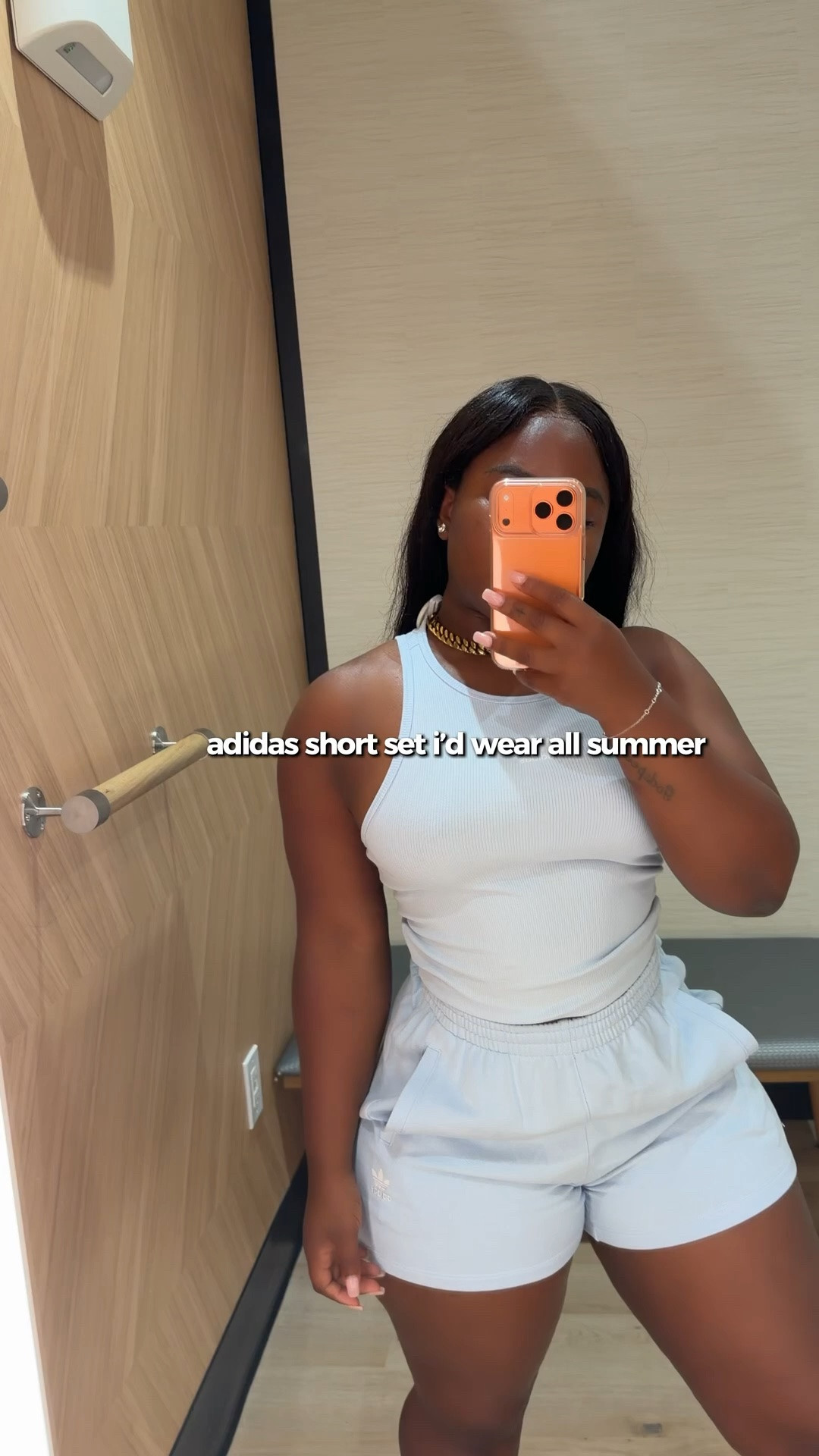 adidas short set i’d wear all summer 😭

this is one of those easy sporty sets that still looks cute and put together.

the fit, the color, the shorts… yeah adidas did what needed to be done for my petite curvy girls.

comment “link” and i’ll send it 💌


#adidasfinds #petitecurvyfashion #shortset #summeroutfits #sportyoutfits