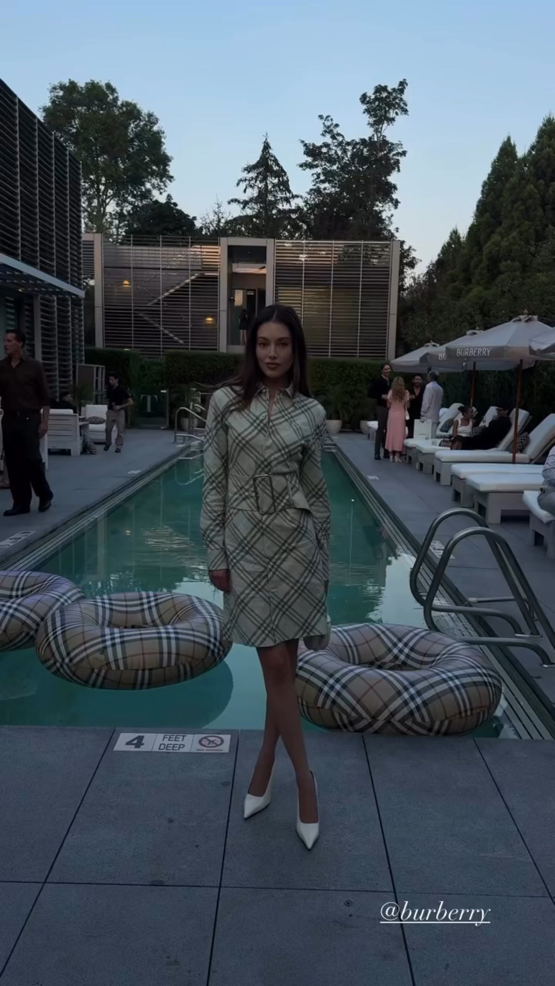 Burberry outfit of the night 🤍

#LTKShoeCrush #LTKParties #LTKStyleTip