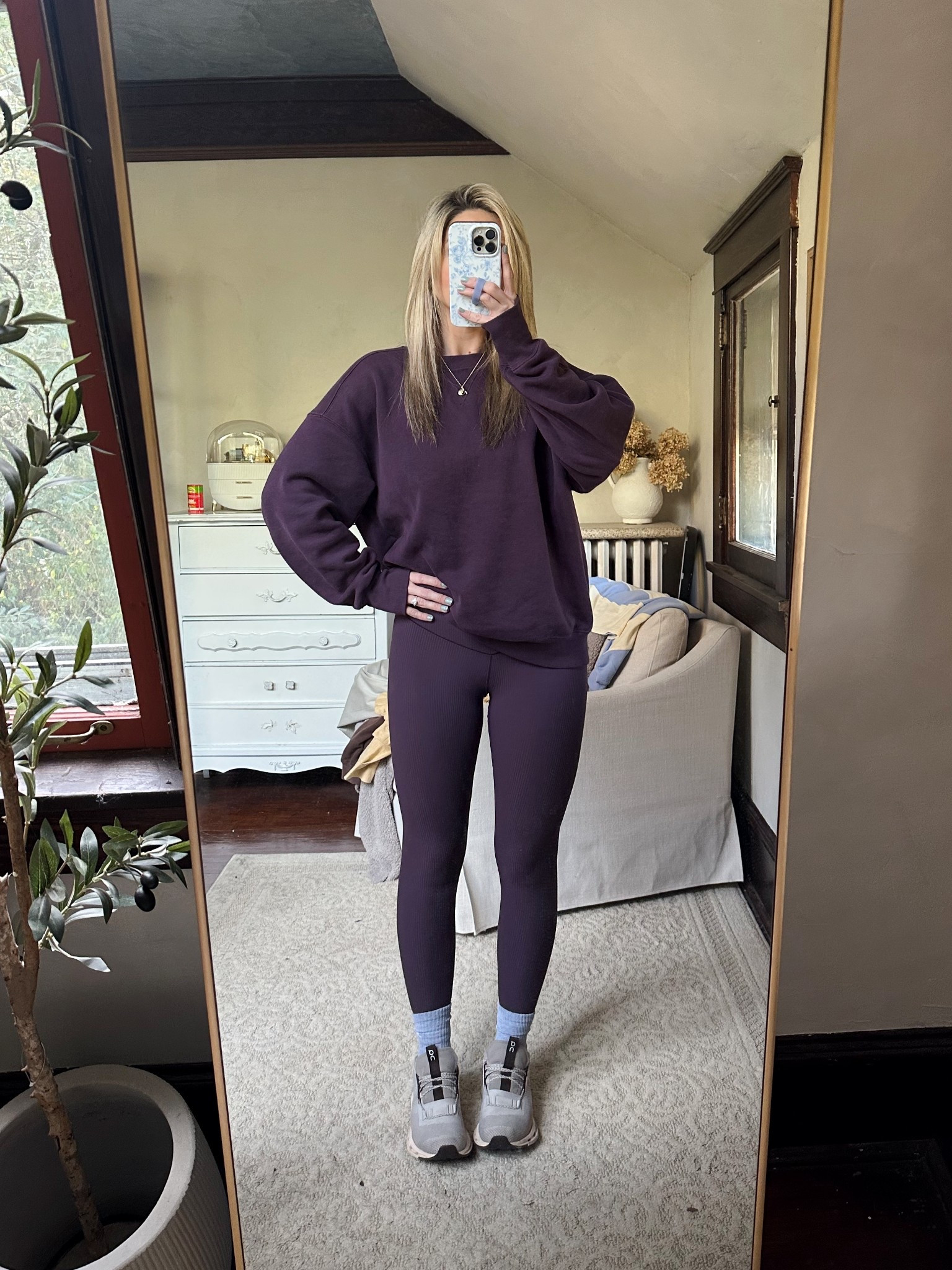 Most worn casual outfit. Small sweatshirt medium leggings 
Fall outfit
Weekend athleisure
Aerie outfit 