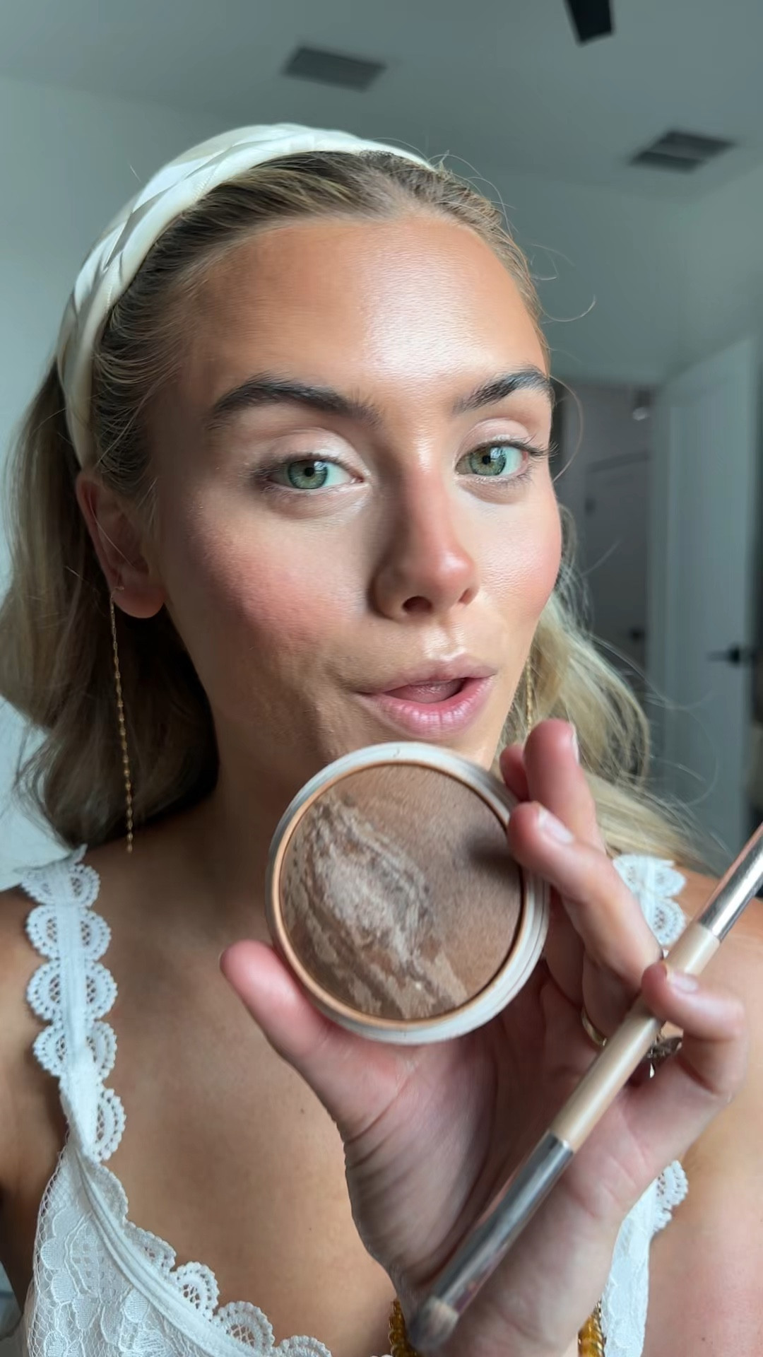 @DIBS Beauty  code is SLOANE. warm weather means using the glow bronzer to get that “just got back from the beach” look 😌 this has been my ride or die bronzer for 2+ years now and it once had a waitlist of 5,000+ people for the shade caramel cappuccino! 

#powderbronzer #bronzer #bakedbronzer #dibsbeauty #bronzerhack @DIBS Beauty

#LTKgrwm #LTKselfcare #LTKBeauty