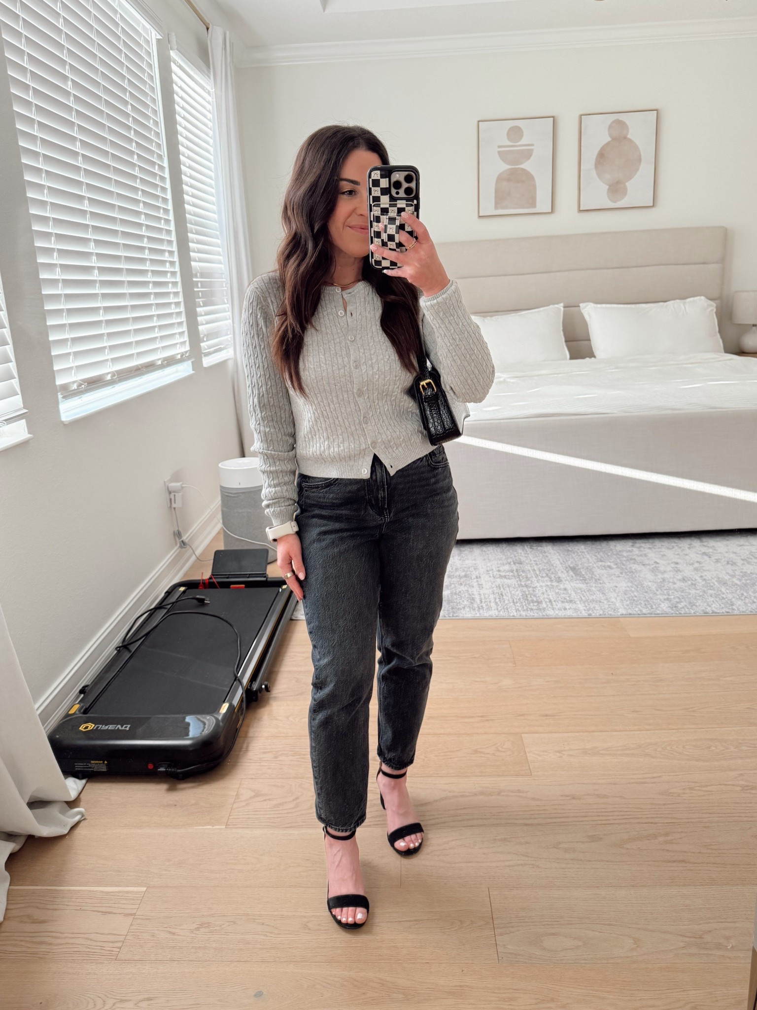 Spring outfit idea! This sweater comes in cream, pink and navy blue too!