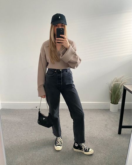 My favourite way to wear jeans and a jumper is with my trusty converse and a black cap for a. casual look. Unfortunately my jumper is old nakd fashion and my jeans are Zara but I’ve linked some alternatives below. 



#LTKSeasonal #LTKeurope #LTKstyletip