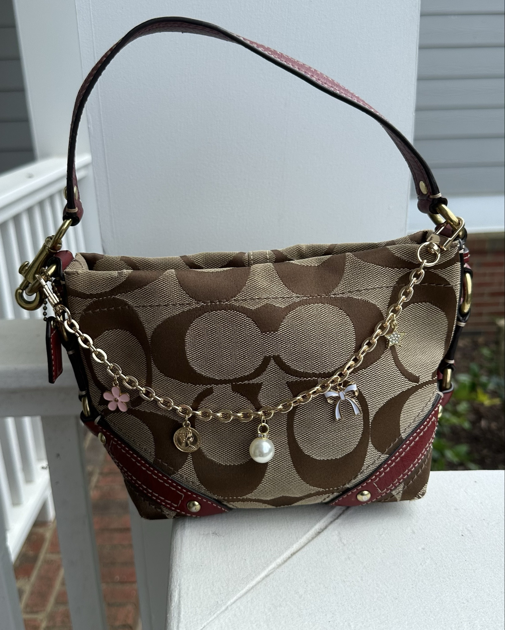 Y2K coach

#LTKStyleTip #LTKBeauty #LTKMidsize