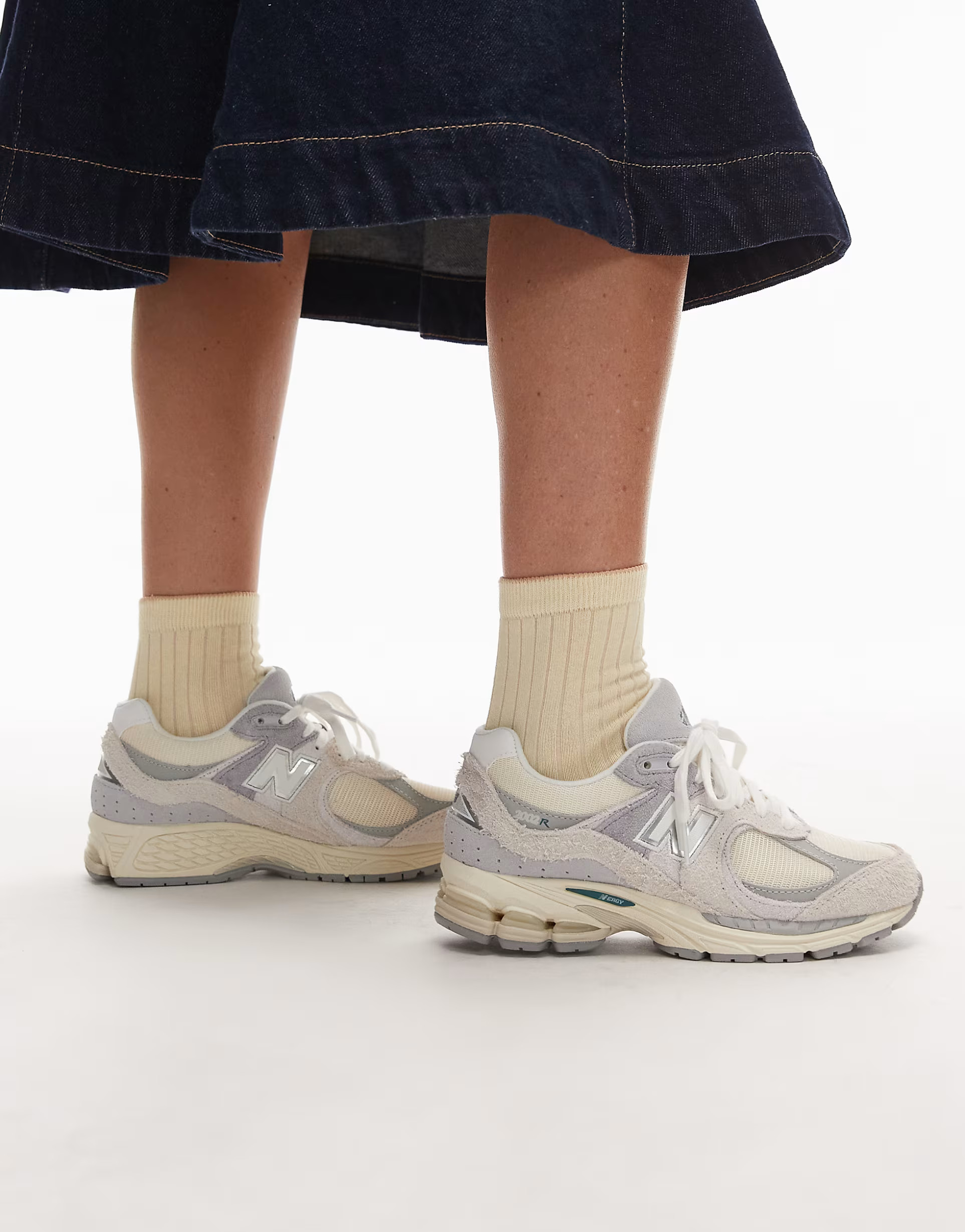 New Balance 2002 trainers in off white and grey | ASOS (Global)