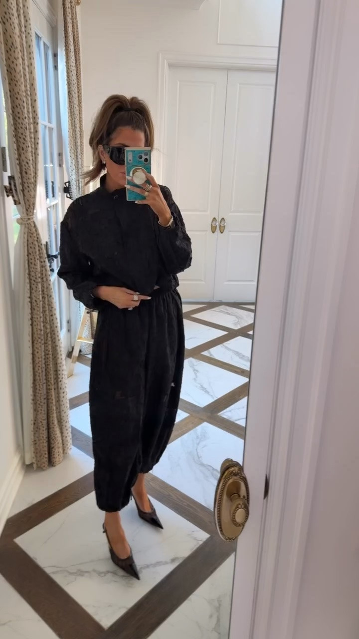 Wearing size small in the top and XS in the pants! 

Zara fashion, Zara finds, Fall outfits women, Fall sets, Autumn outfits, Matching sets, Date night outfits, Business casual workwear, Gemme Beauty, Emily Gemma

#LTKdayinmylife #LTKSeasonal #LTKWorkwear