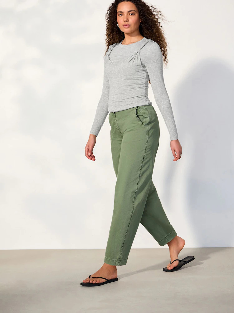 Kakigroen - Chino Barrel Leg Trousers | Next EU