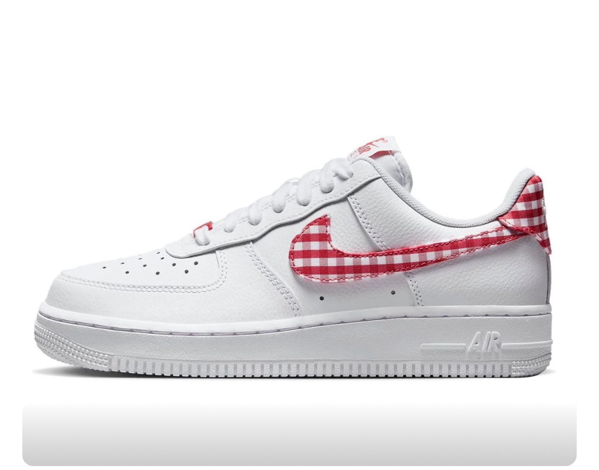 Nike 

#LTKOver40 #LTKSeasonal #LTKHoliday