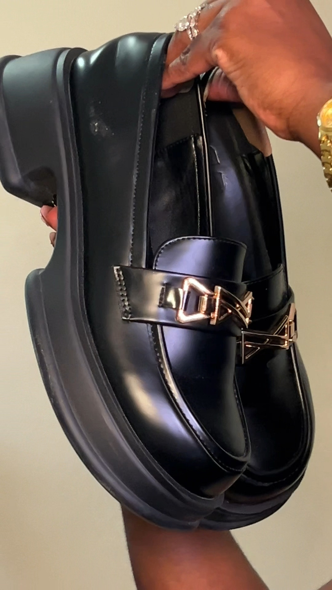 The perfect loafers for fall 🤎✨

Size; 39 / US 8 