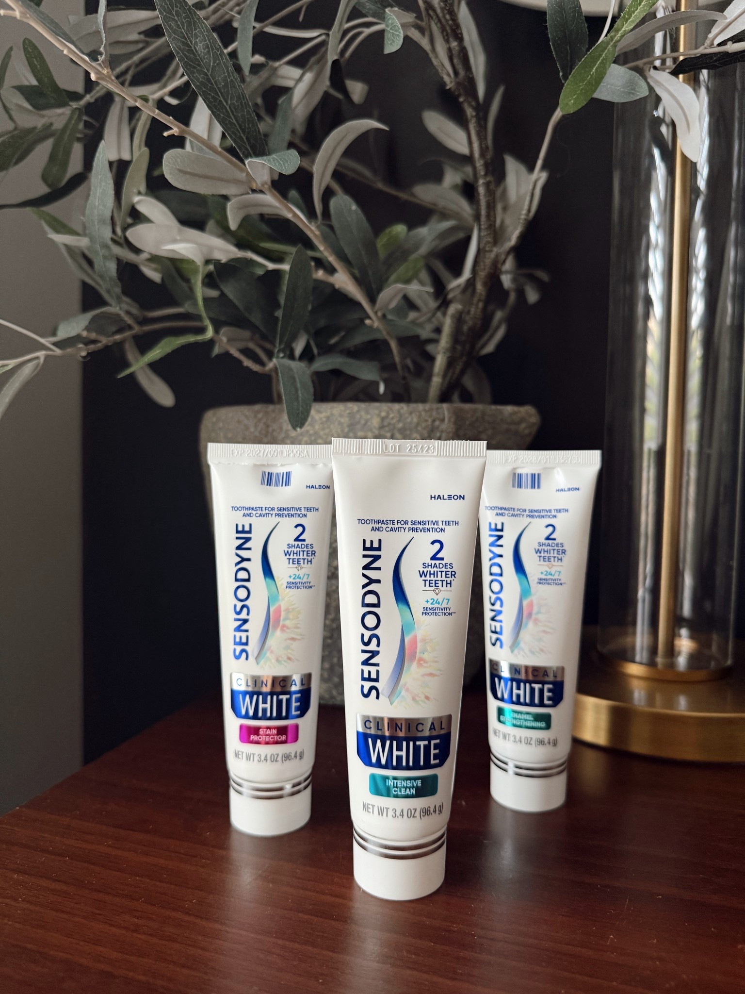 Loving the latest addition to my beauty routine: Sensodyne Clinical White toothpaste. Clinically proven to whiten teeth and provide strengthening protection? Sign me up! 
@sensodyneus @target @shop.ltk
#ad #teethwhitening #SensodyneClinicalWhite #NoWinceWhitening #SensodynePartner #TargetPartner #Target #liketkit
