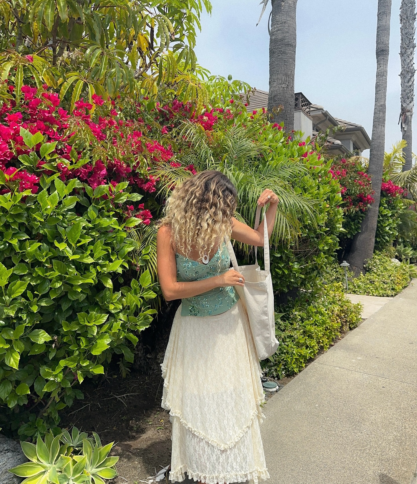 it’s a mermaid summer 🐠🌺🐚🌸🧜🏽‍♀️
•
