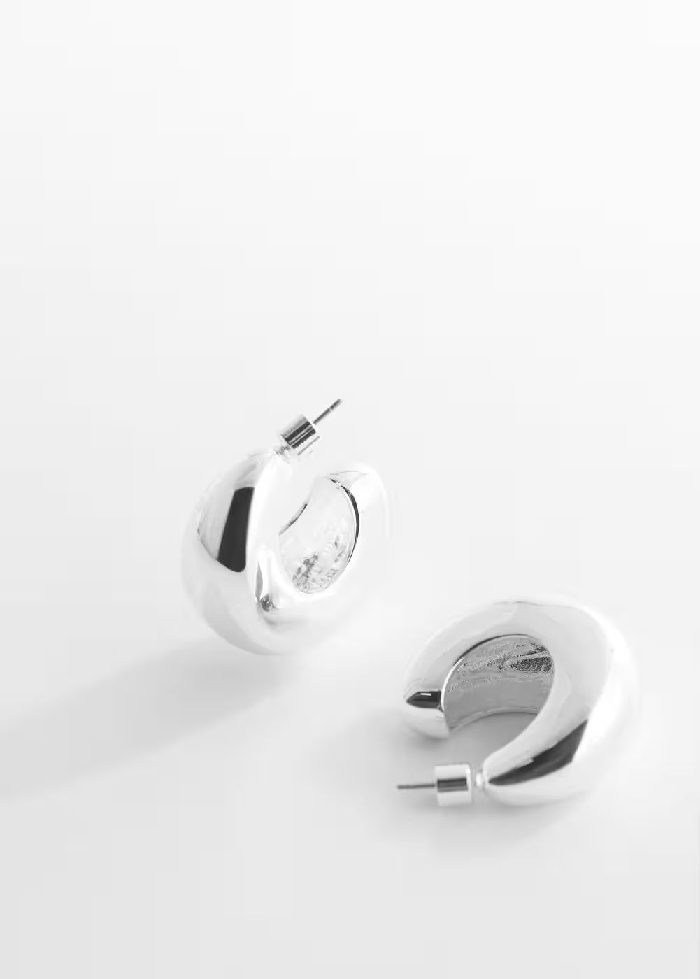 Volume hoop earrings -  Women | Mango USA | MANGO (US)