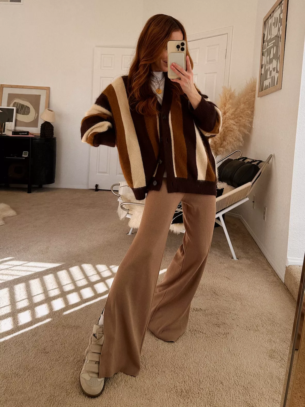 Brown Flare Pants Outfits (2 ideas & outfits)