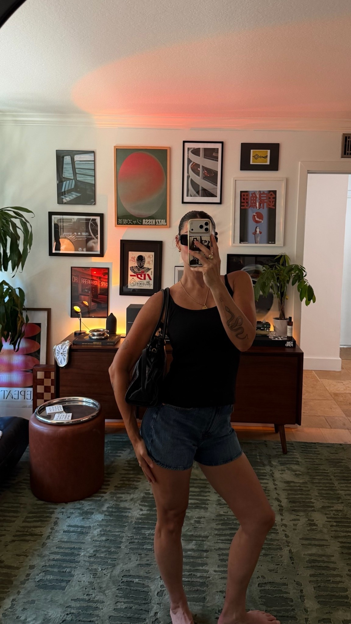 Simple fit for the summer heat! These gap shorts are so comfy & lowkey stretchy? The material is nice & doesn’t pinch my stomach when I sit