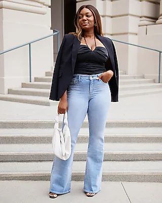 Mid Rise Light Wash '70s Flare Jeans | Express (Pmt Risk)
