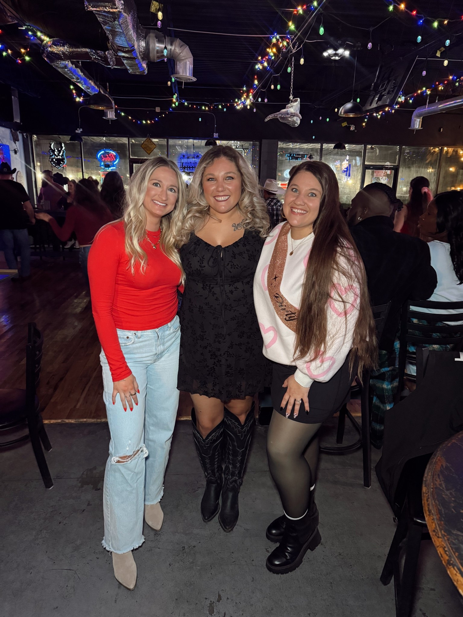 Skims red long sleeve shirt // moms night out fit // bar outfit