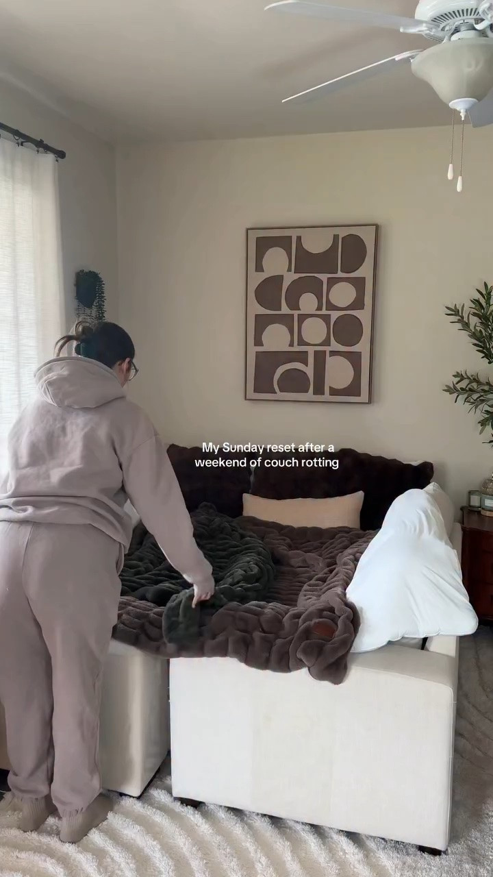 Talk about the Sunday Scaries 

Comment “🤎” for the link to anything in this video sent via DMs :)

#amazonfinds #home #couch #sundayvibes