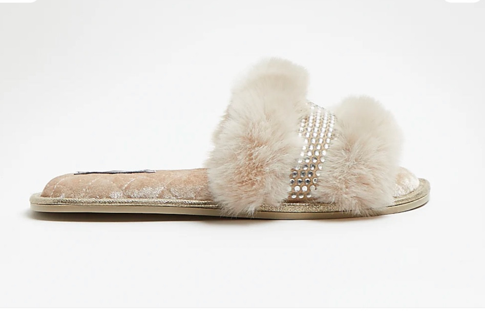 Gold and fluffy! How gorgeous are these slippers! Such a cute present for somebody this Christmas 🎄 

#LTKGiftGuide #LTKunder50