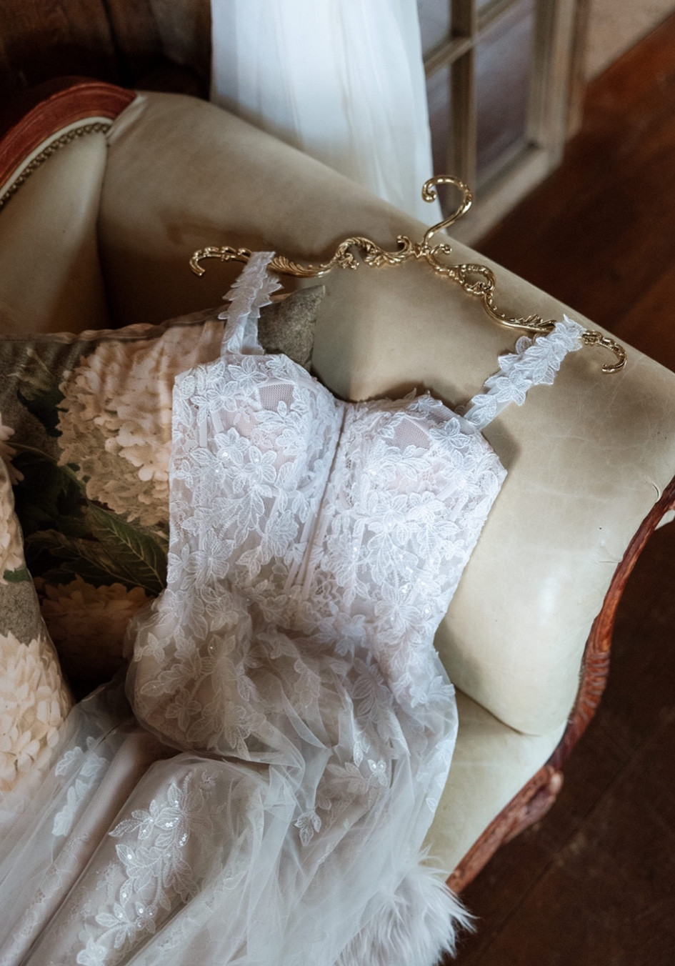 this GORGEOUS hanger ✨🤭

#LTKwedding