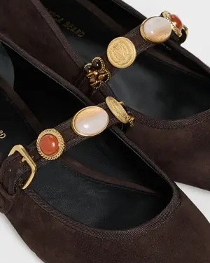 Suede flats 
Fall flats