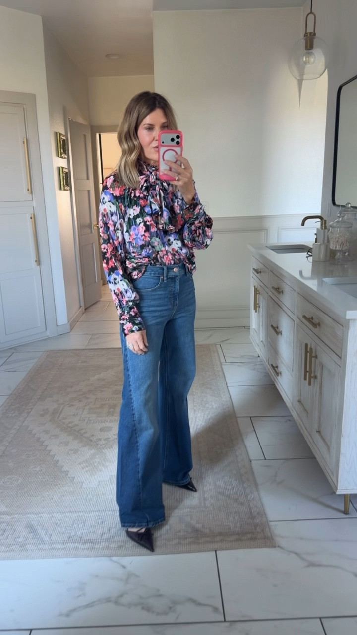 Size small top
Size 4 reg jeans

#LTKOver40